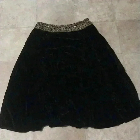 Mlle Gabrielle Black Crushed Velvet Embroidered/ Sequined Waist Side Zip Skirt - Picture 2 of 8